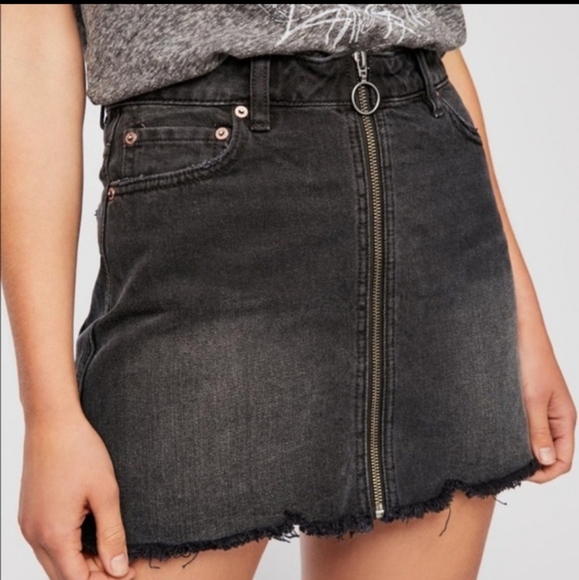 FREE PEOPLE ZIP HAVEN DISTRESSED RAW HEMLINE DEMIN SKIRT EUC SIZE 29 - Picture 8 of 12